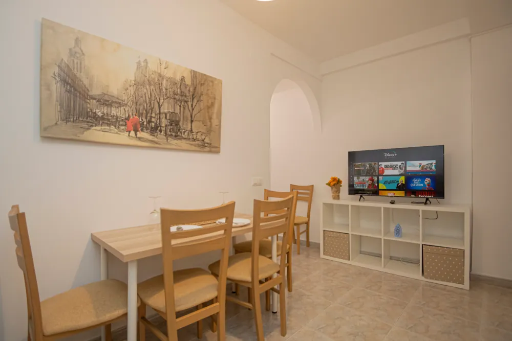 Salón comedor: foto original algo apagada y con sombras